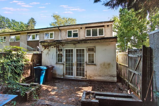42 Antoneys Close, Pinner, Middlesex HA5 3LP 6