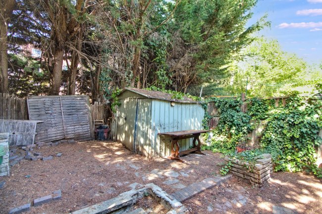 42 Antoneys Close, Pinner, Middlesex HA5 3LP 6