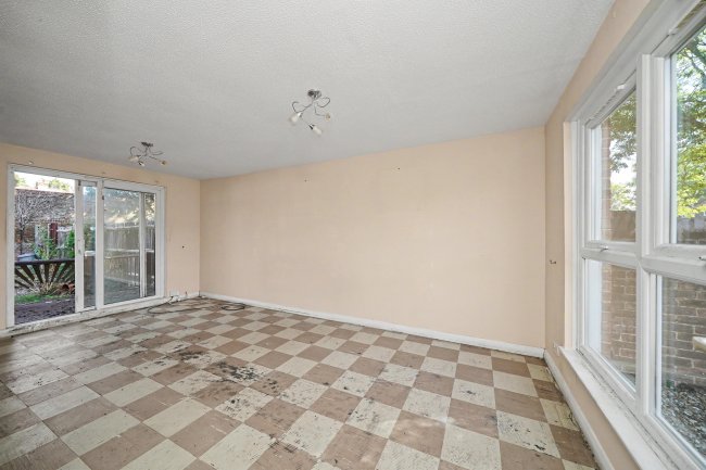 40 Charnwood Road, Hillingdon, Uxbridge, Middlesex, UB10 0HD 10