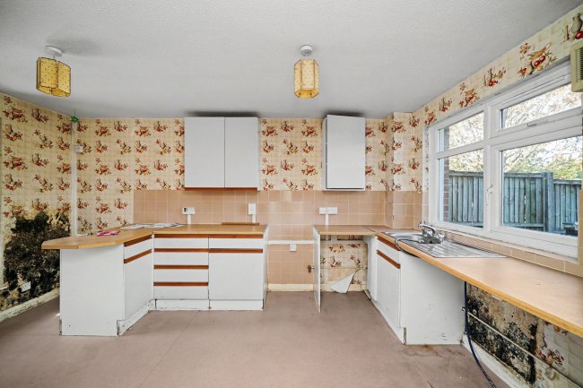 40 Charnwood Road, Hillingdon, Uxbridge, Middlesex, UB10 0HD 10
