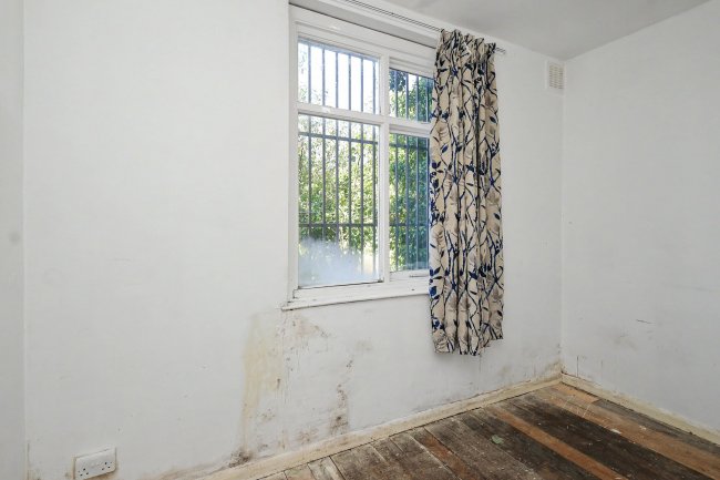 Flat B, 23 Eastwood Road, Ilford, IG3 8UP 9