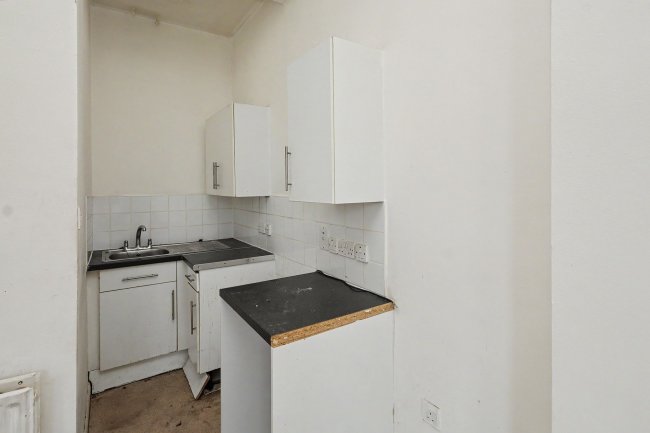 Flat B, 23 Eastwood Road, Ilford, IG3 8UP 9