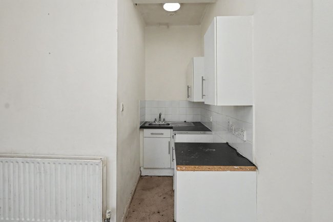 Flat B, 23 Eastwood Road, Ilford, IG3 8UP 9