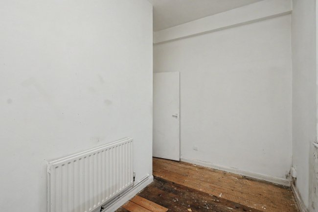 Flat B, 23 Eastwood Road, Ilford, IG3 8UP 9