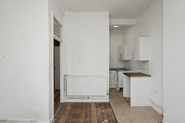Flat B, 23 Eastwood Road, Ilford, IG3 8UP 9