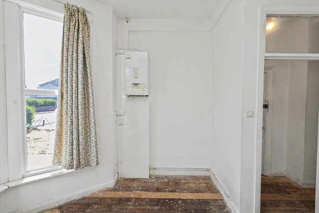 Flat B, 23 Eastwood Road, Ilford, IG3 8UP 9