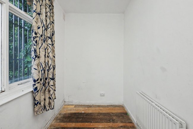 Flat B, 23 Eastwood Road, Ilford, IG3 8UP 9
