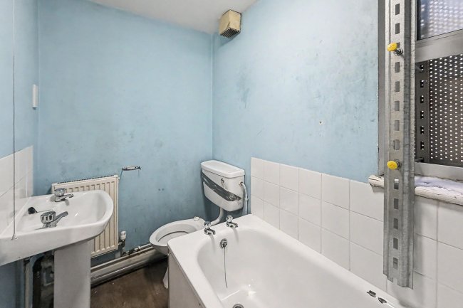 Ground Floor Flat, 393 High Road, London E11 4JT 9