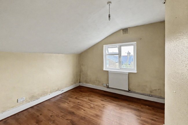 16c Gosberton Road, Balham, London SW12 8LF 9