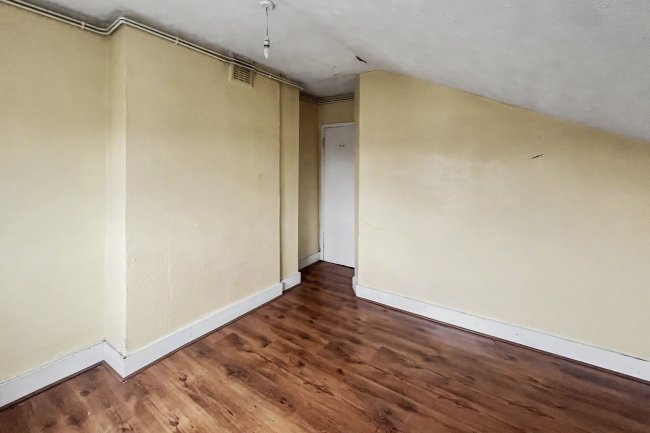 16c Gosberton Road, Balham, London SW12 8LF 9