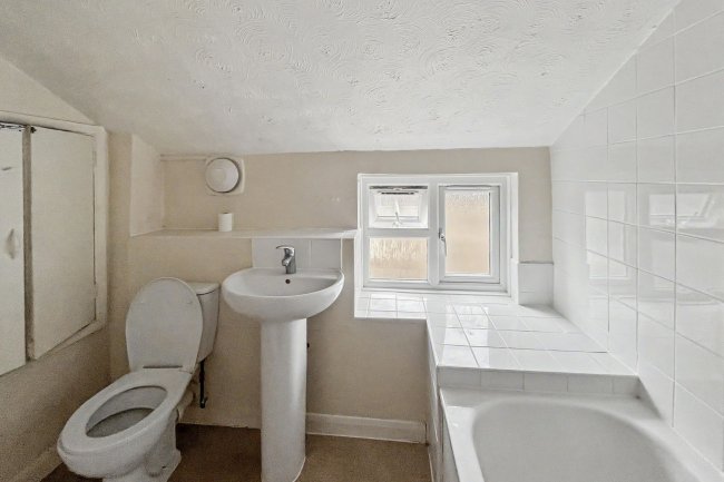16c Gosberton Road, Balham, London SW12 8LF 9