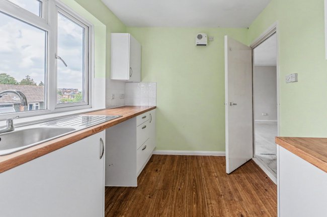 Flat 3, 10 Warren Road, Guildford, GU1 3NR 6