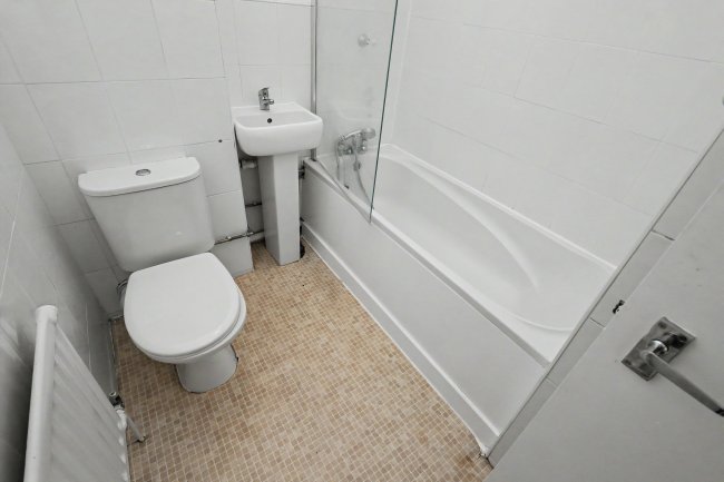 28 Barnes Court, Durham Avenue, Woodford Green, IG8 7NJ 8