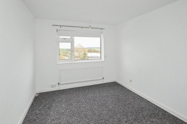 28 Barnes Court, Durham Avenue, Woodford Green, IG8 7NJ 8