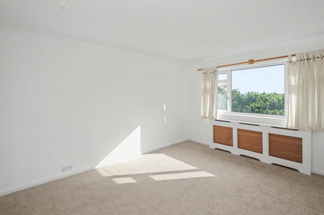 28 Barnes Court, Durham Avenue, Woodford Green, IG8 7NJ 8