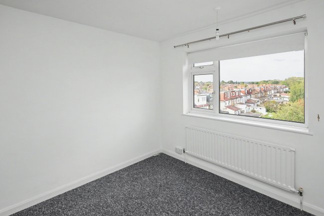 28 Barnes Court, Durham Avenue, Woodford Green, IG8 7NJ 8