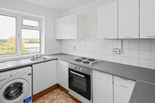 28 Barnes Court, Durham Avenue, Woodford Green, IG8 7NJ 8
