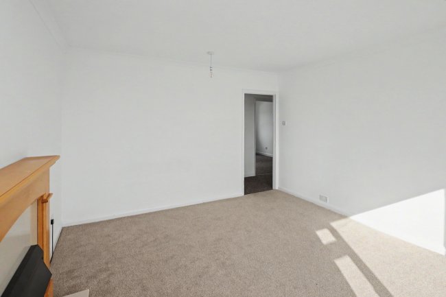 28 Barnes Court, Durham Avenue, Woodford Green, IG8 7NJ 8