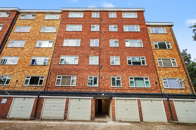 28 Barnes Court, Durham Avenue, Woodford Green, IG8 7NJ 8