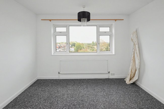 28 Barnes Court, Durham Avenue, Woodford Green, IG8 7NJ 8