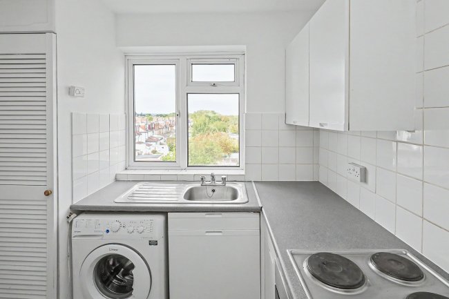 28 Barnes Court, Durham Avenue, Woodford Green, IG8 7NJ 8