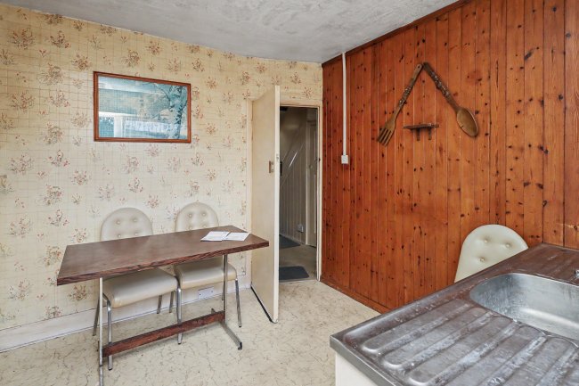30 Southern Drive, Loughton, IG10 3BU 3