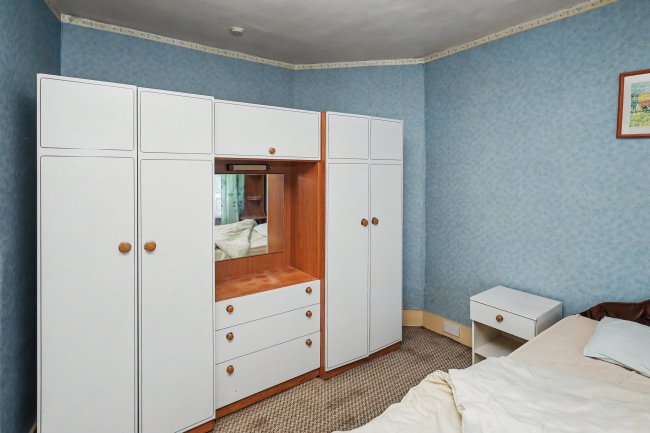 30 Southern Drive, Loughton, IG10 3BU 3