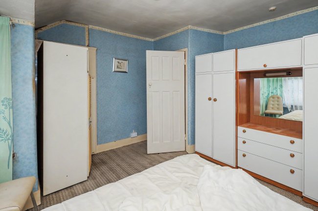 30 Southern Drive, Loughton, IG10 3BU 3