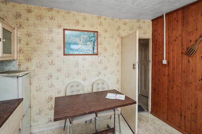 30 Southern Drive, Loughton, IG10 3BU 3