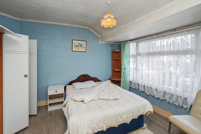 30 Southern Drive, Loughton, IG10 3BU 3
