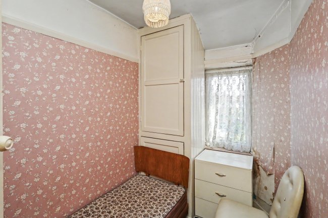 30 Southern Drive, Loughton, IG10 3BU 3