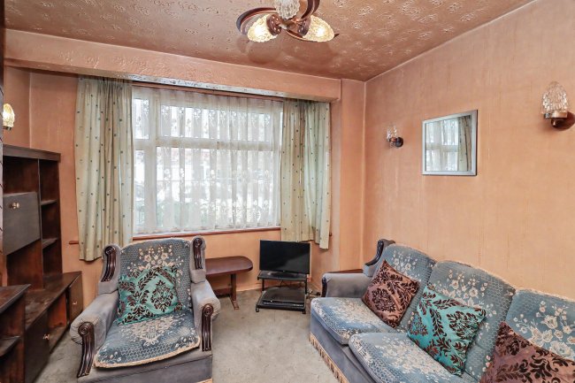 30 Southern Drive, Loughton, IG10 3BU 3