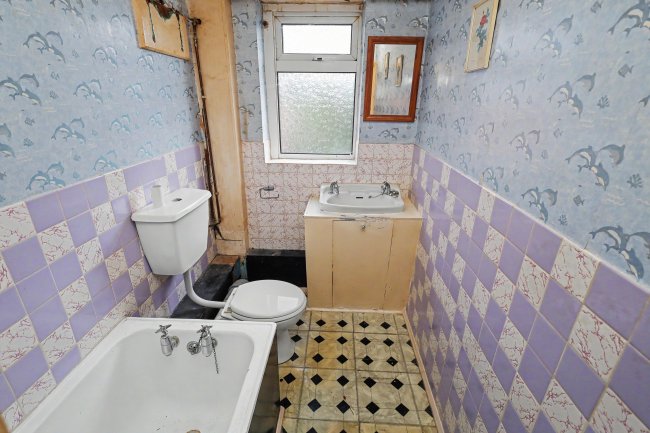 30 Southern Drive, Loughton, IG10 3BU 3