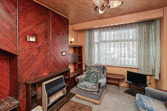 30 Southern Drive, Loughton, IG10 3BU 3