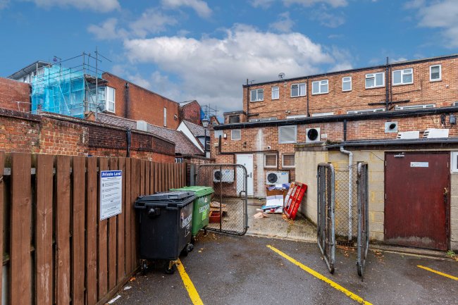 34A High Street, Alton, Hampshire GU34 1BD 6