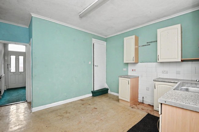 67 Hollis Street, Nottingham, NG7 7AS 5