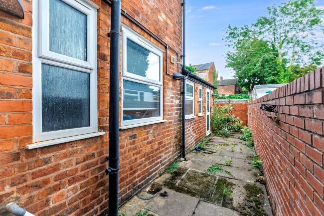 30 Westbourne Street, Walsall, West Midlands, WS4 2JB 4