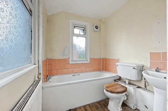 29 Chywoone Avenue, Newlyn, Penzance, Cornwall, TR18 5NH 2