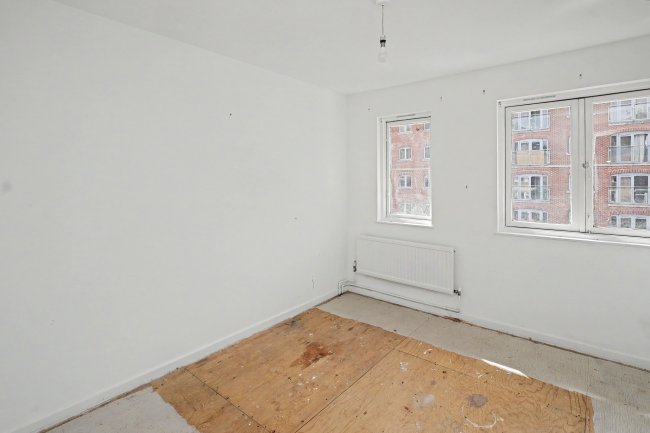 31 Rossendale Way, Camden, London, NW1 0XB 1