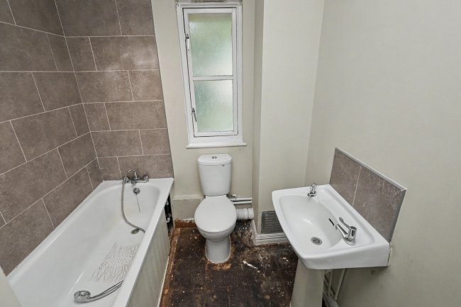 31 Rossendale Way, Camden, London, NW1 0XB 1