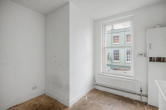 Flat 1, 386 High Street Rochester, Rochester, Kent, ME1 1DJ 1