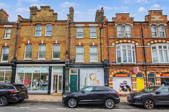 Flat 1, 386 High Street Rochester, Rochester, Kent, ME1 1DJ 1