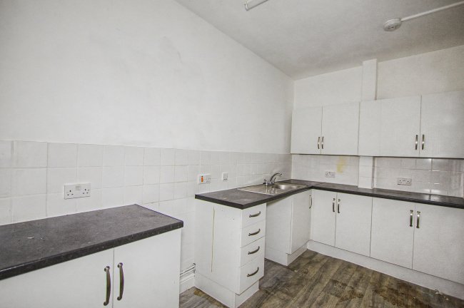 Flat 1, 386 High Street Rochester, Rochester, Kent, ME1 1DJ 1