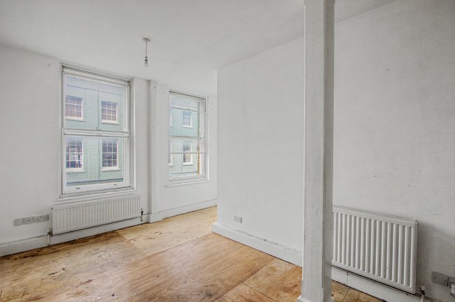 Flat 1, 386 High Street Rochester, Rochester, Kent, ME1 1DJ 1