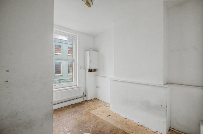 Flat 1, 386 High Street Rochester, Rochester, Kent, ME1 1DJ 1