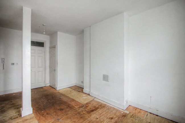 Flat 1, 386 High Street Rochester, Rochester, Kent, ME1 1DJ 1