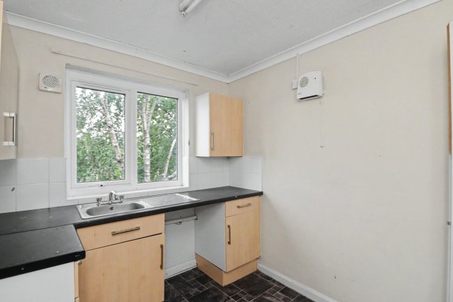 63 Southwell Close, Kirkby-in-Ashfield, Nottinghamshire, NG17 8GN 2