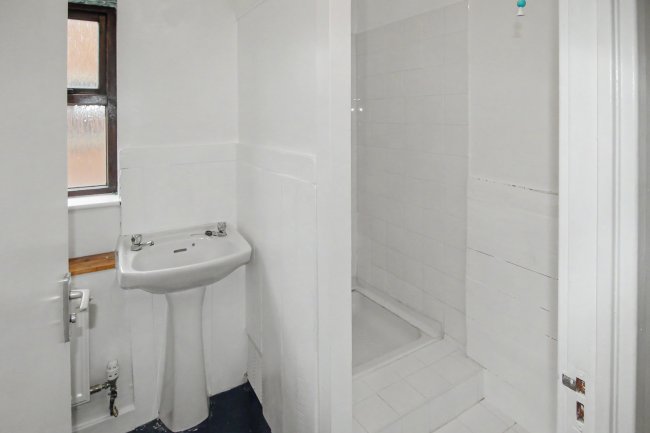 Flat 5, Clarendon Court, Dickinson Street, Wakefield, West Yorkshire, WF1 3LE 4