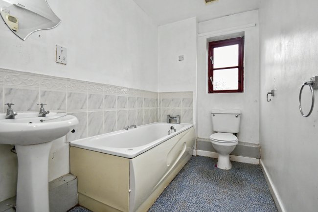 Flat 5, Crosthwaite Court, Spink Lane, Pontefract, West Yorkshire, WF8 1EB 8