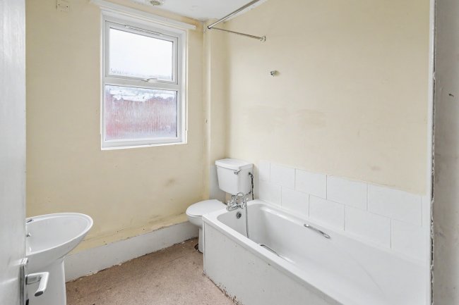 15 Bexley Grove, Harehills, Leeds, West Yorkshire, LS8 5NZ 8